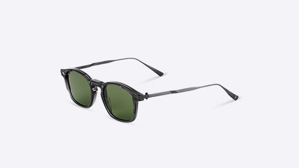AM02 F Black With Flash Green Lenses