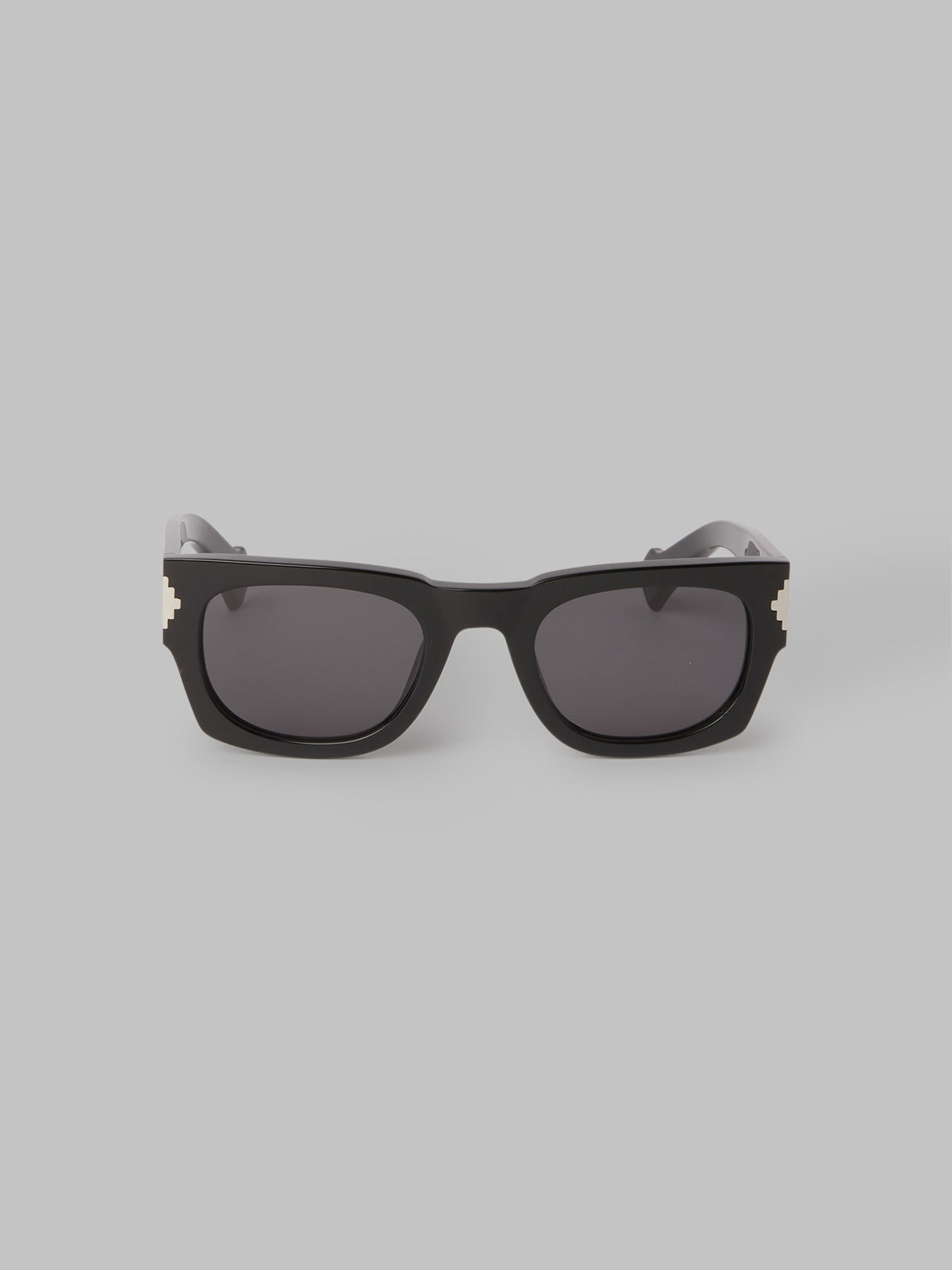 calafate  black dark grey