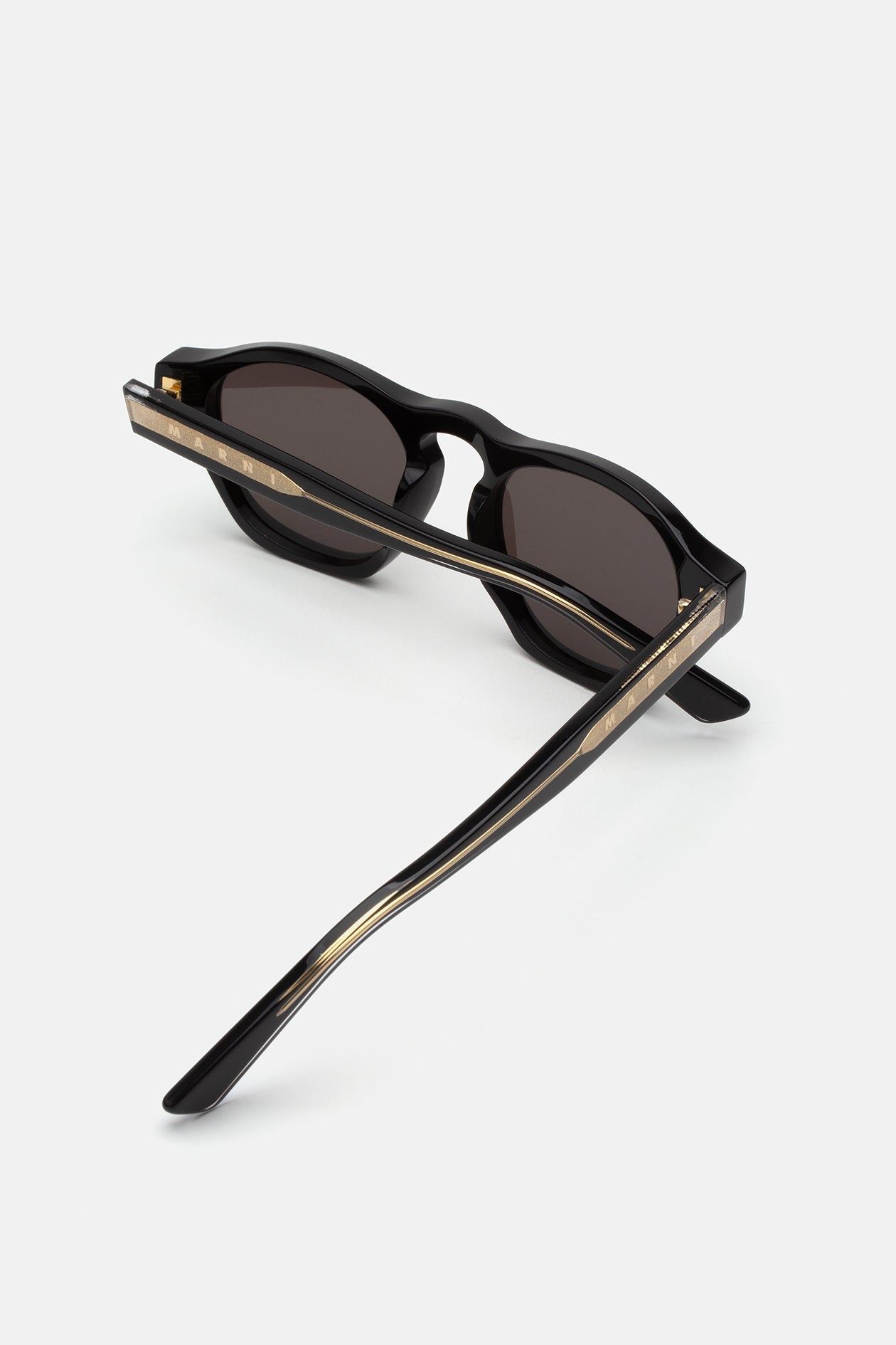 Yunari Black