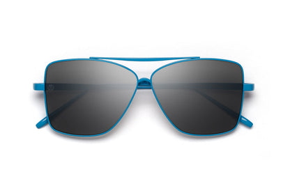 L7P  8M8 Blue Bugatti / Titanium