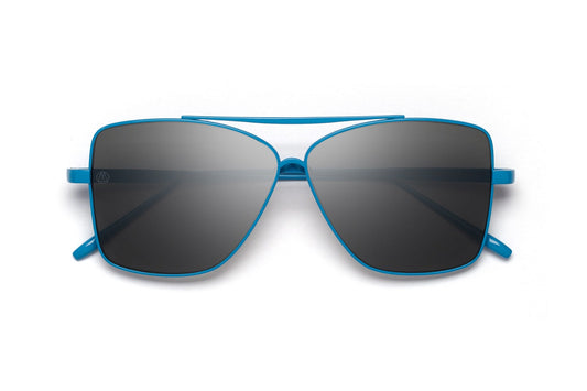 L7P  8M8 Blue Bugatti / Titanium